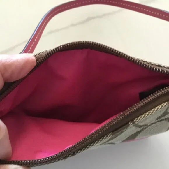 Coach Signature C Wristlet w/Pink Stripe and Pink Hangtag - Picture 6 of 6